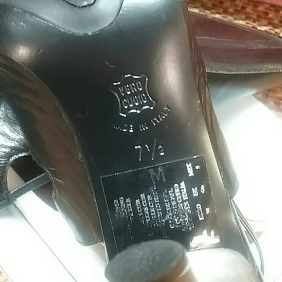 KENNETH COLE STRAPPY PUMPS - Picture 6 of 6